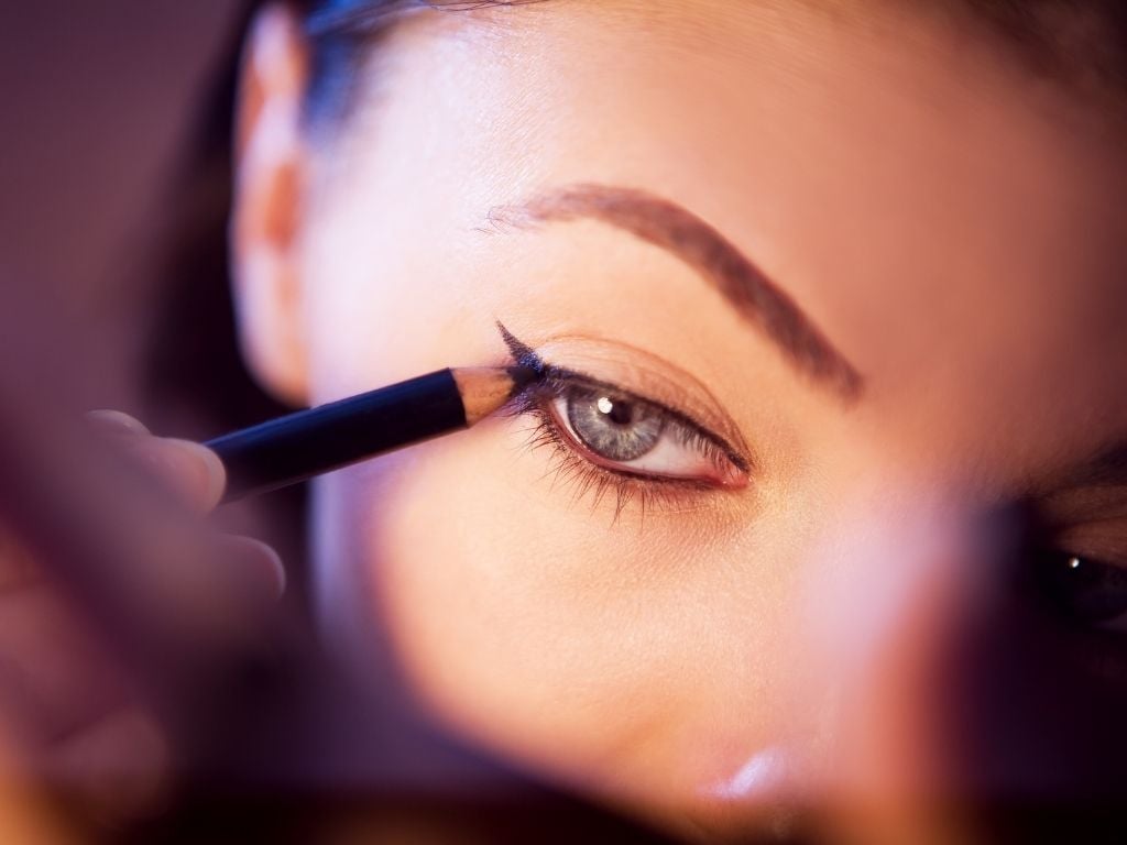 Mükemmel Göz Makyajı İçin En İyi Eyeliner Çeşitleri